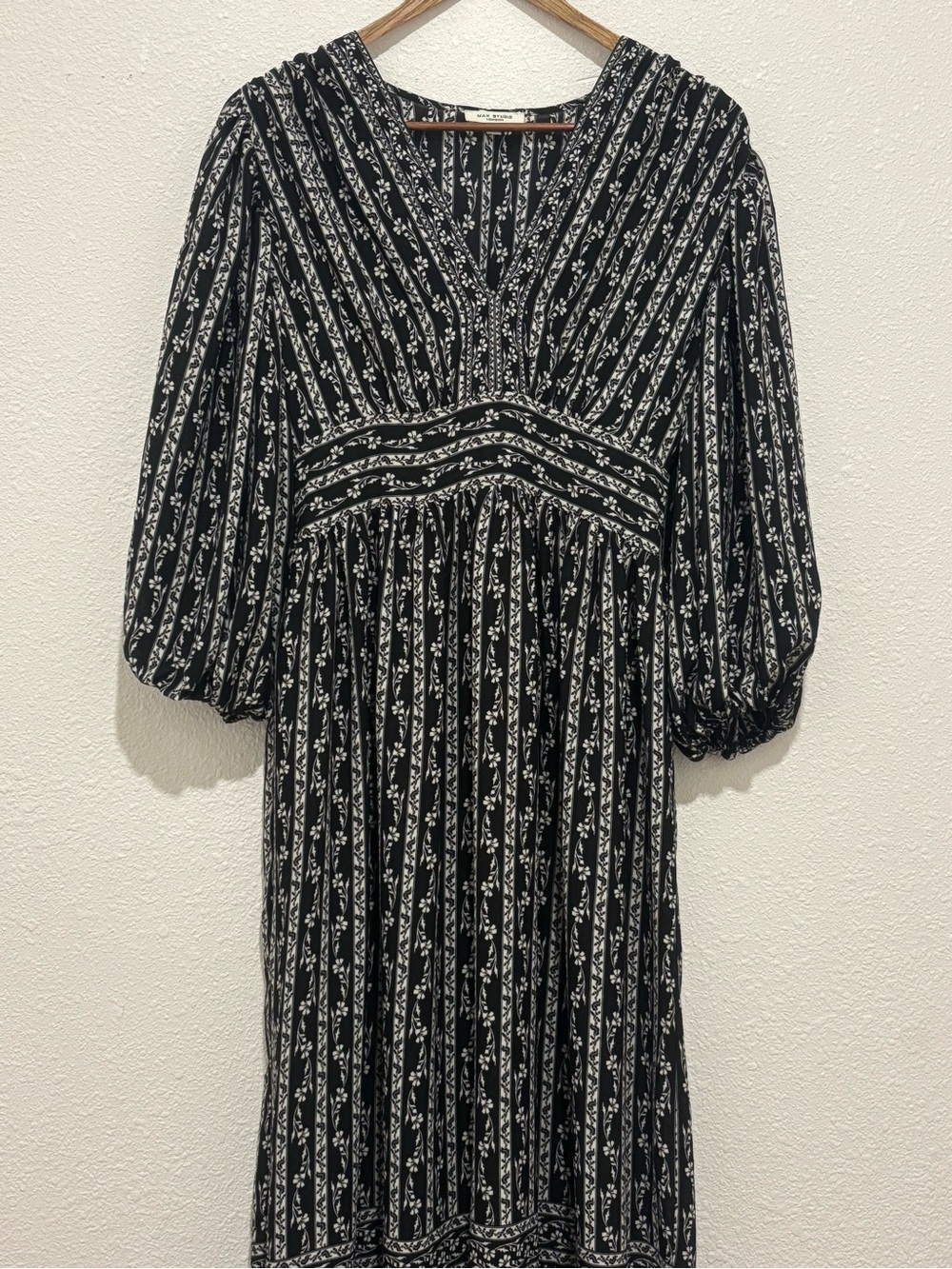 Max Studio Black and White Floral Stripe V-Neck Dress